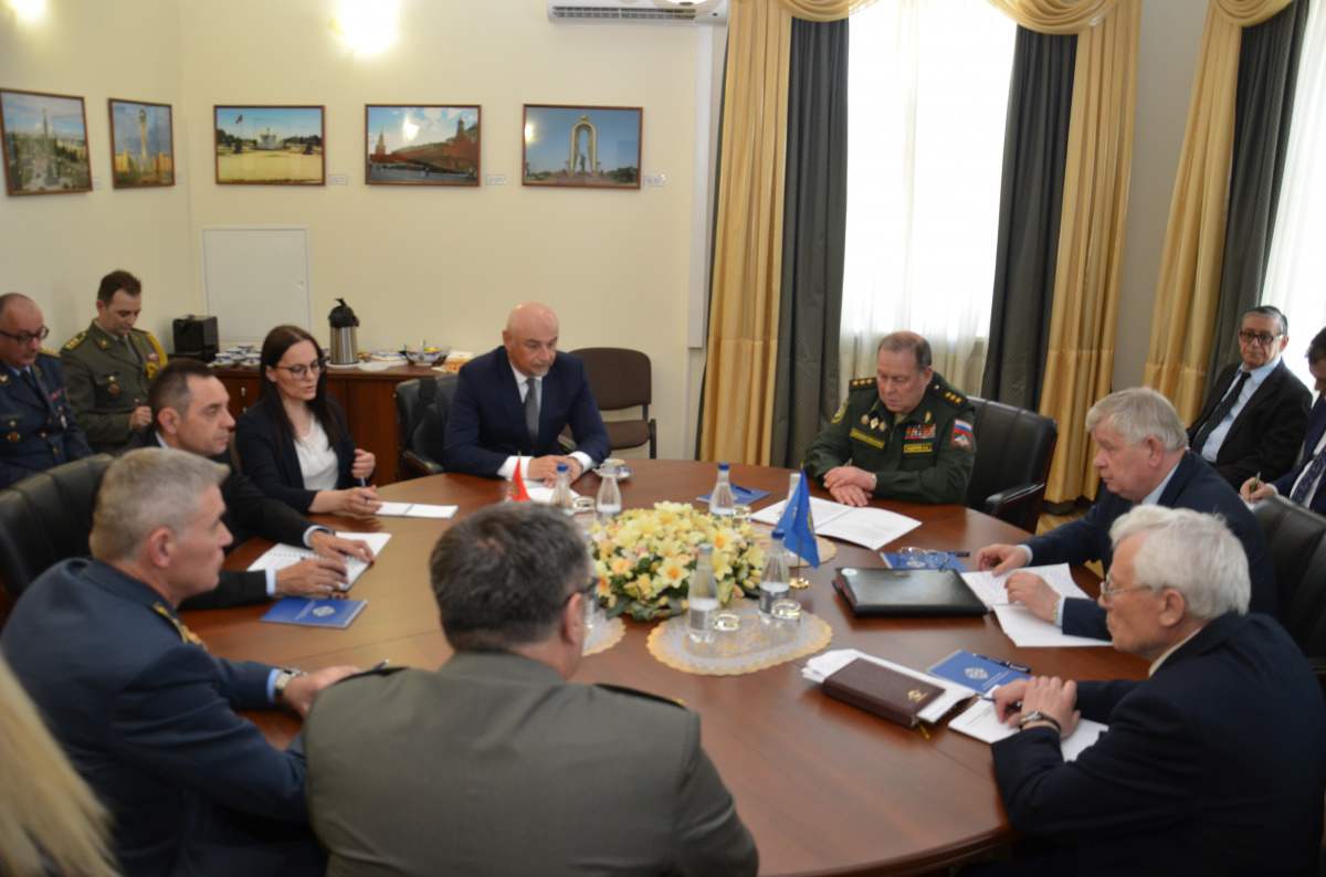 Serbian Minister of Defense Alexander Vulin and Acting CSTO Secretary General Valery Semerikov discussed the basics of the legal regulation of the participation of Serbian military personnel in joint trainings with the CSTO Collective Forces