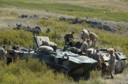 Подразделение связи российских десантников развертывает Командно-штабные машины на базе БМД