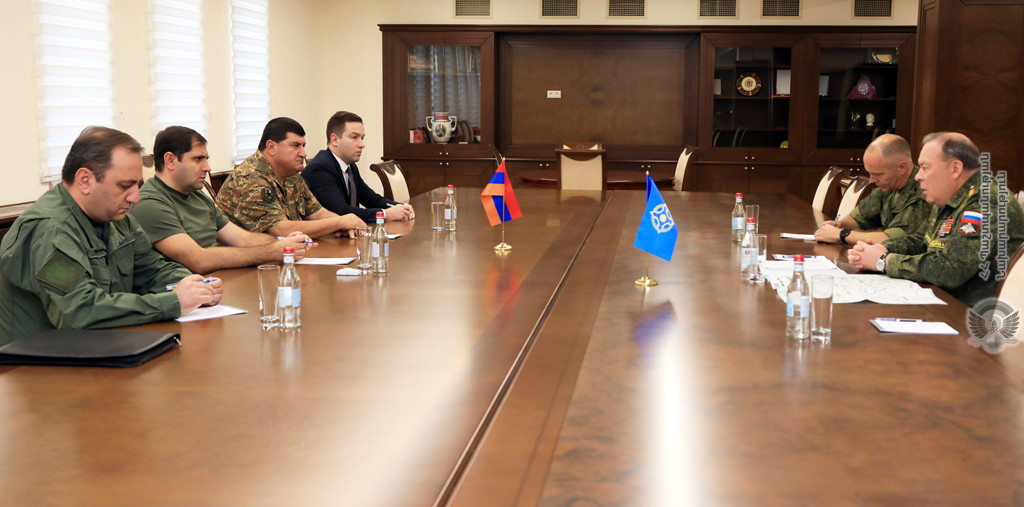 The Head of the CSTO mission advance team met with the Armenian Defense Minister in the Republic of Armenia