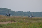 Боевые вертолеты КА-52 на посадке
