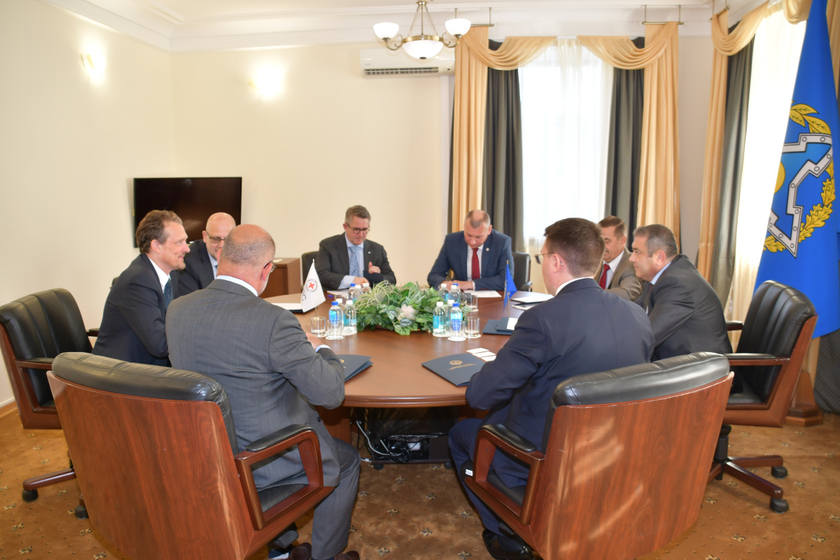 The CSTO Deputy Secretary General Takhir Khairulloyev met with Boris Michel, Head of the International Committee of the Red Cross Regional Delegation to Russia and the Republic of Belarus.
