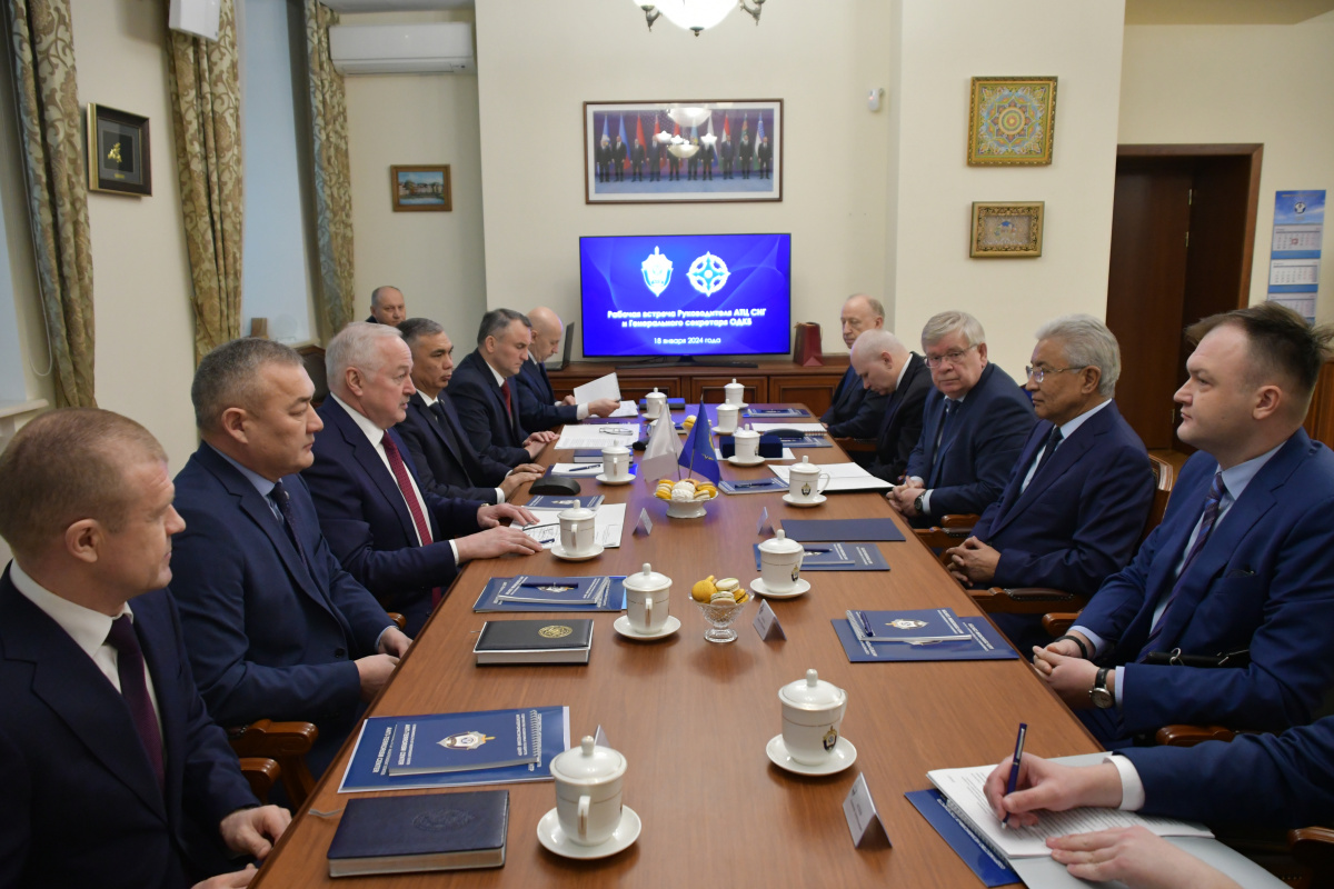 The CSTO Secretary General Imangali Tasmagambetov and the Head of the CIS ATC Evgeny Sysoyev held a working meeting
