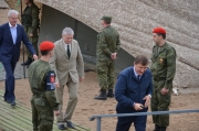 Губернатор Псковской области Андрей Турчак и Генеральный секретарь ОДКБ Николай Бордюжа поднимаются на вышку наблюдения