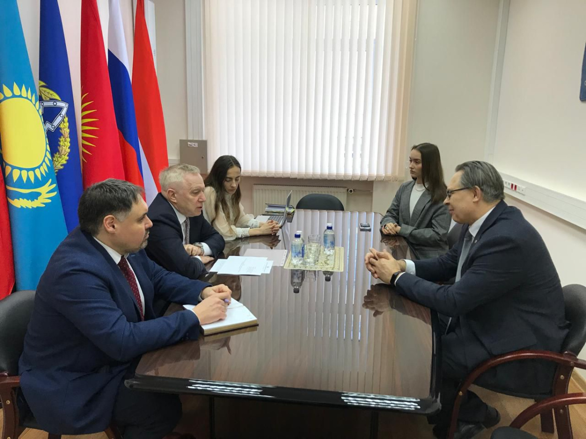 The CSTO Secretariat hosted a meeting with the Director of the Analytical Department of the CIS Executive Committee The CSTO Secretariat hosted a meeting with the Director of the Analytical Department of the CIS Executive Committee
