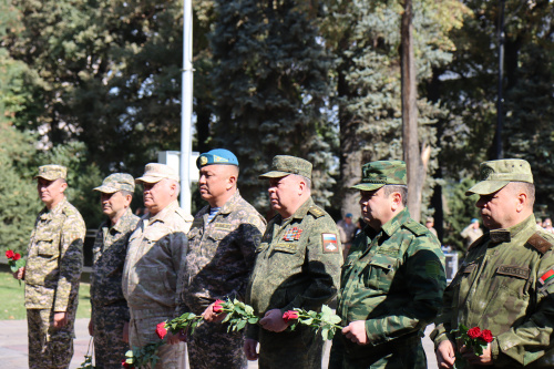 A delegation of servicemen of the CSTO member states and working bodies of the Organization laid flowers at the Eternal Flame memorial in Almaty in the Park of the 28 Panfilov Guardsmen